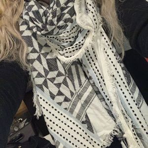 Patterned scarf